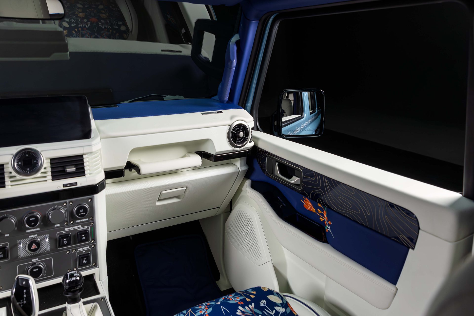 Record car: open door and dashboard with blue-and-white trim